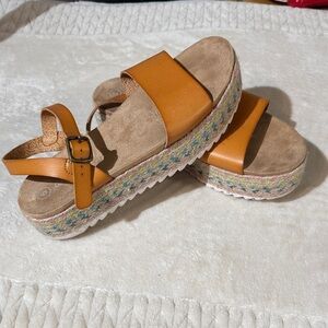 Cat & Jack Girls Wedged Mustard Sandals. Size 5